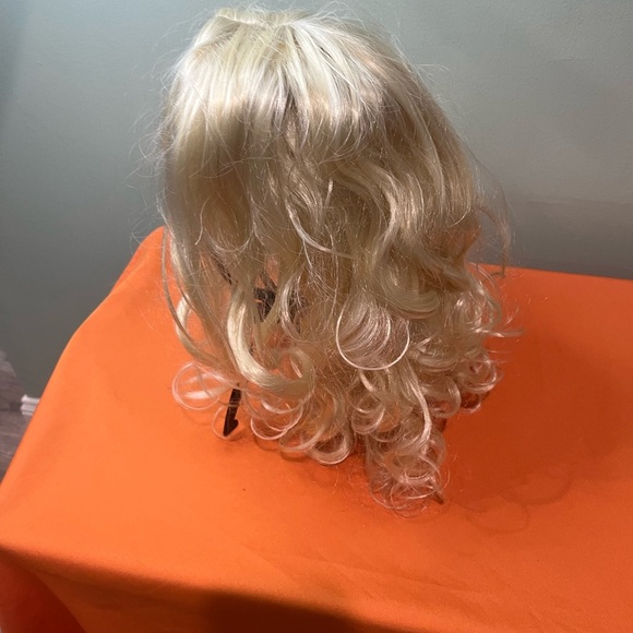 Elegant Blonde Curly Hair Extension - Picture 6 of 9